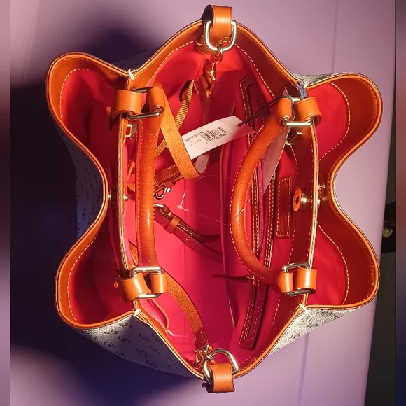 Dooney & Bourke Gretta Brenna Large Top Handle Red Valentine's Inside Bag NWT - Picture 3 of 11